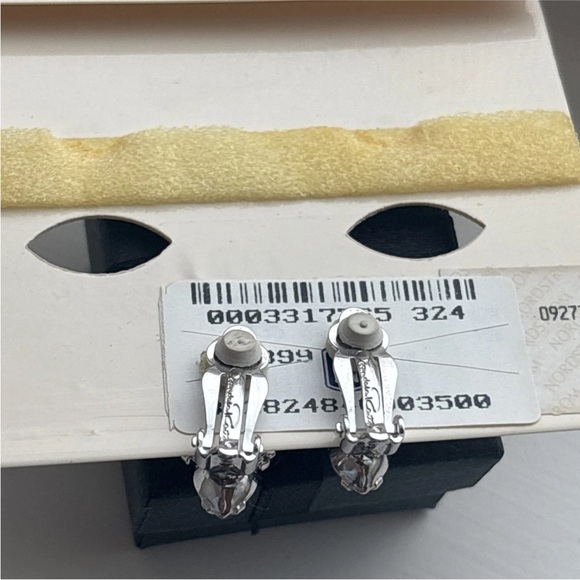 Oscar De La Renta Stunning Earrings Cushion & Heart Cut Clip-On New in Package - Picture 3 of 12